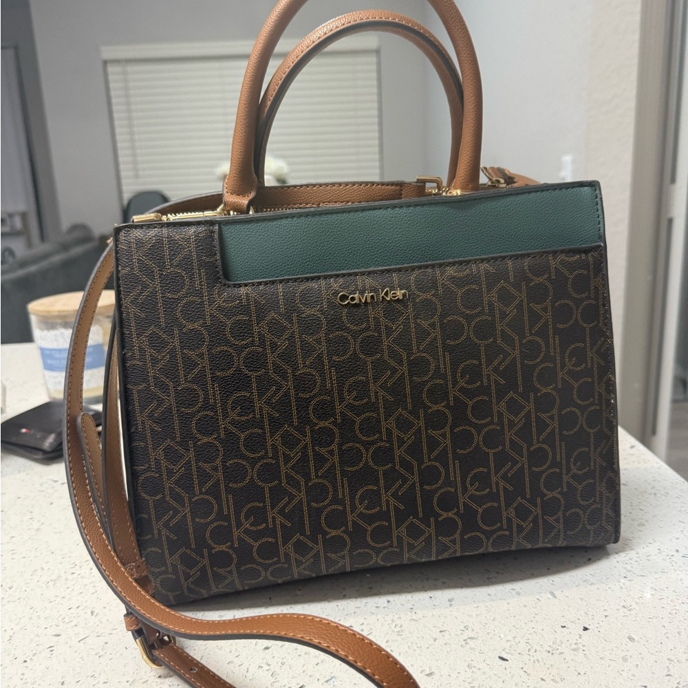 SOLD ELSEWHERE. DO NOT BUY Calvin Klein Tan and Green Satchel